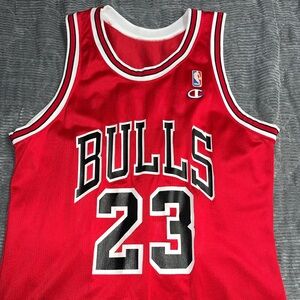 Vintage Champion Bulls Red Jersey #23
